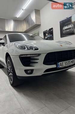 Внедорожник / Кроссовер Porsche Macan 2016 в 