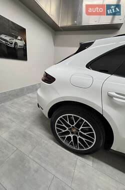 Внедорожник / Кроссовер Porsche Macan 2016 в 