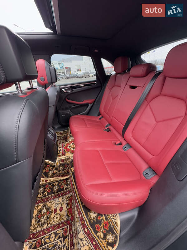 Внедорожник / Кроссовер Porsche Macan 2020 в Киеве