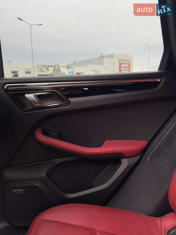 Внедорожник / Кроссовер Porsche Macan 2020 в Киеве