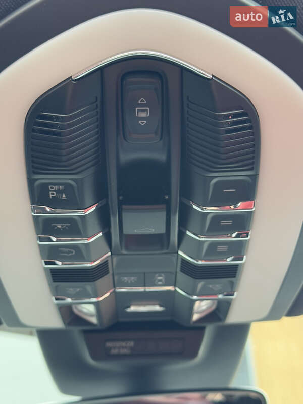 Внедорожник / Кроссовер Porsche Macan 2020 в Киеве