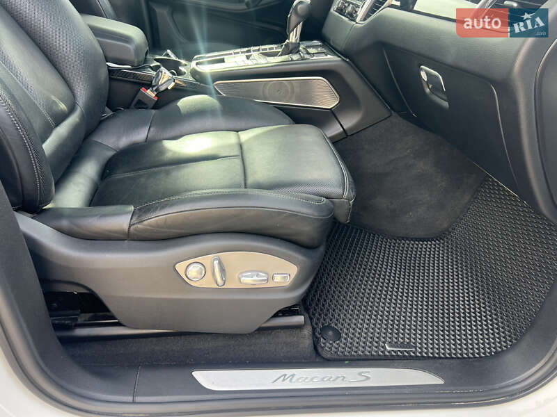 Внедорожник / Кроссовер Porsche Macan 2015 в Запорожье