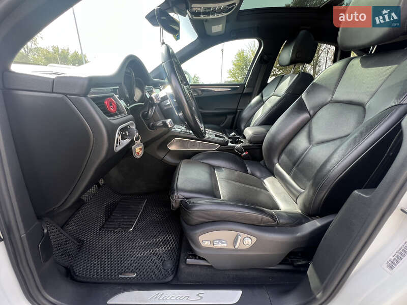 Внедорожник / Кроссовер Porsche Macan 2015 в Запорожье
