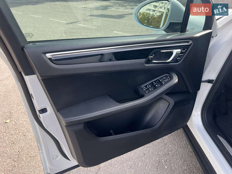 Внедорожник / Кроссовер Porsche Macan 2015 в Запорожье