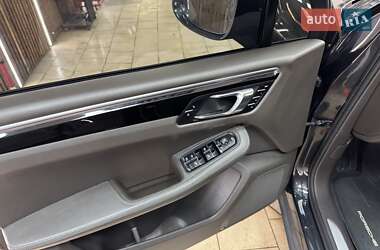 Внедорожник / Кроссовер Porsche Macan 2016 в 