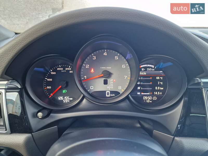 Внедорожник / Кроссовер Porsche Macan 2015 в Киеве