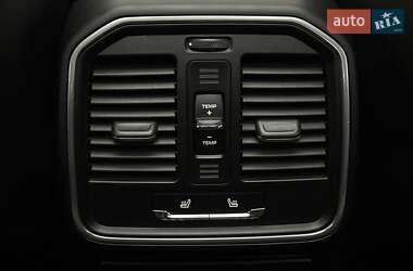 Внедорожник / Кроссовер Porsche Macan 2017 в 