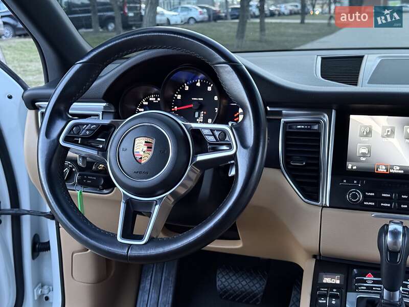 Внедорожник / Кроссовер Porsche Macan 2017 в Одессе