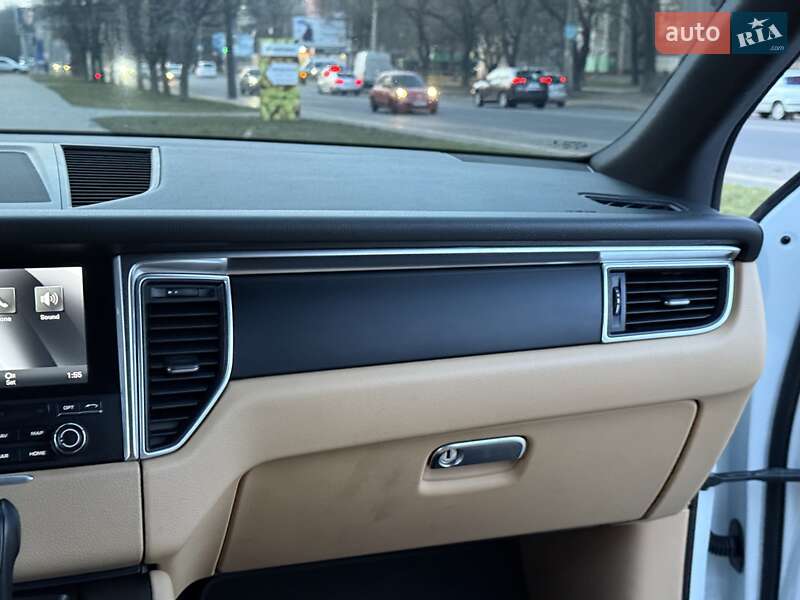 Внедорожник / Кроссовер Porsche Macan 2017 в Одессе