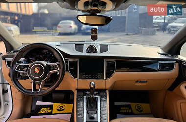 Внедорожник / Кроссовер Porsche Macan 2018 в 