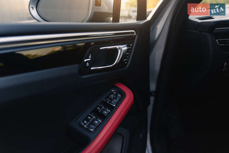 Внедорожник / Кроссовер Porsche Macan 2021 в Киеве