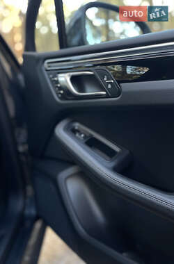 Внедорожник / Кроссовер Porsche Macan 2022 в 