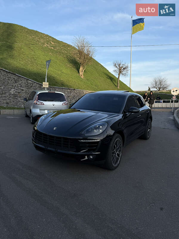 Позашляховик / Кросовер Porsche Macan 2014 в 
