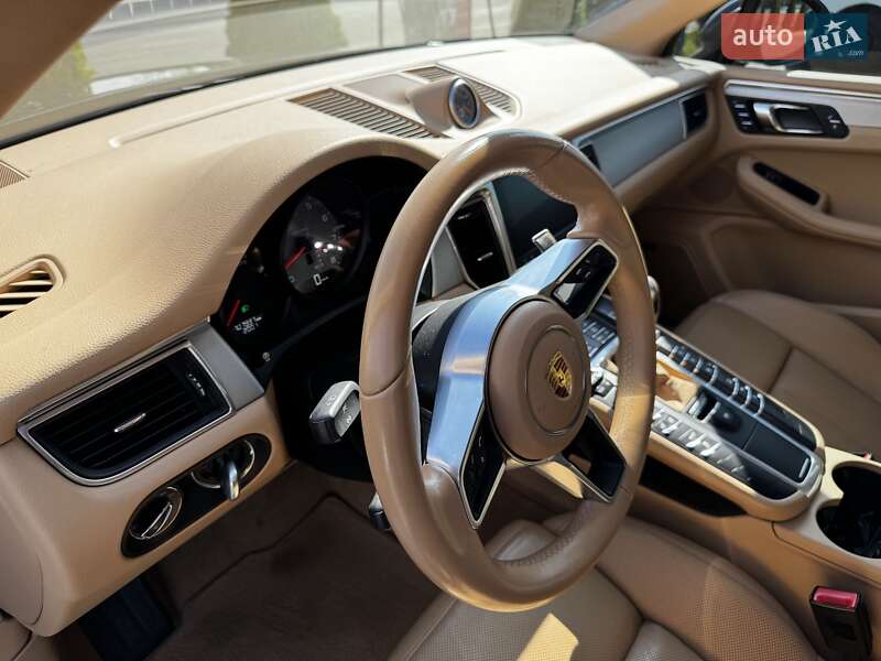 Внедорожник / Кроссовер Porsche Macan 2016 в Ирпене