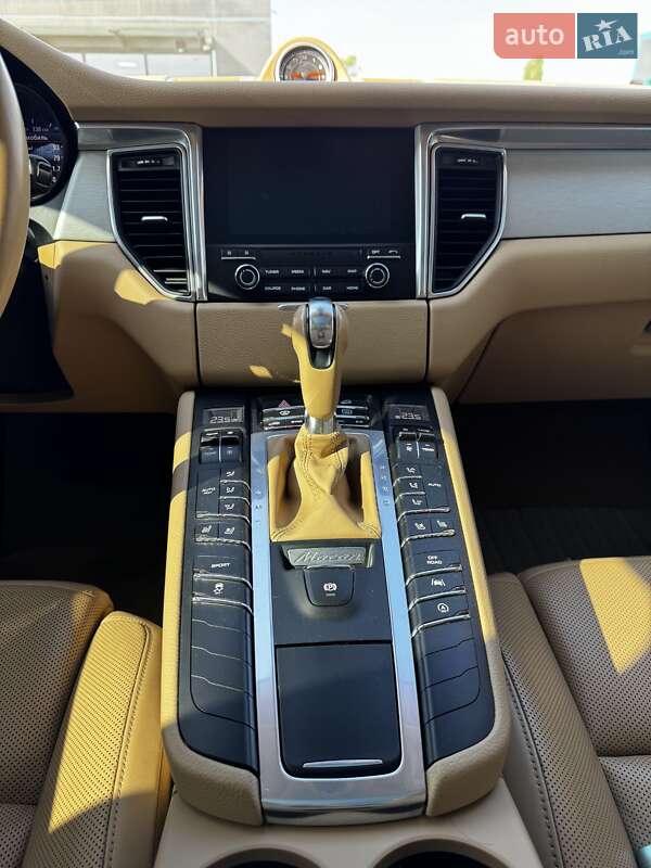 Внедорожник / Кроссовер Porsche Macan 2016 в Ирпене