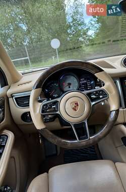 Позашляховик / Кросовер Porsche Macan 2015 в 