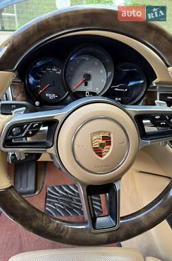 Позашляховик / Кросовер Porsche Macan 2015 в 