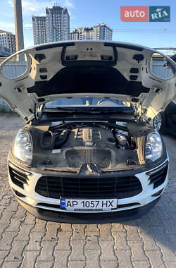 Внедорожник / Кроссовер Porsche Macan 2015 в 