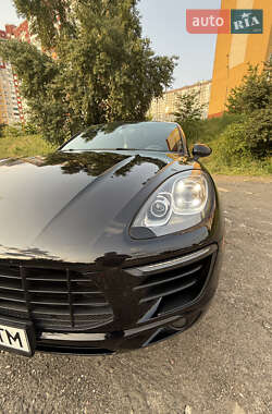 Внедорожник / Кроссовер Porsche Macan 2015 в 