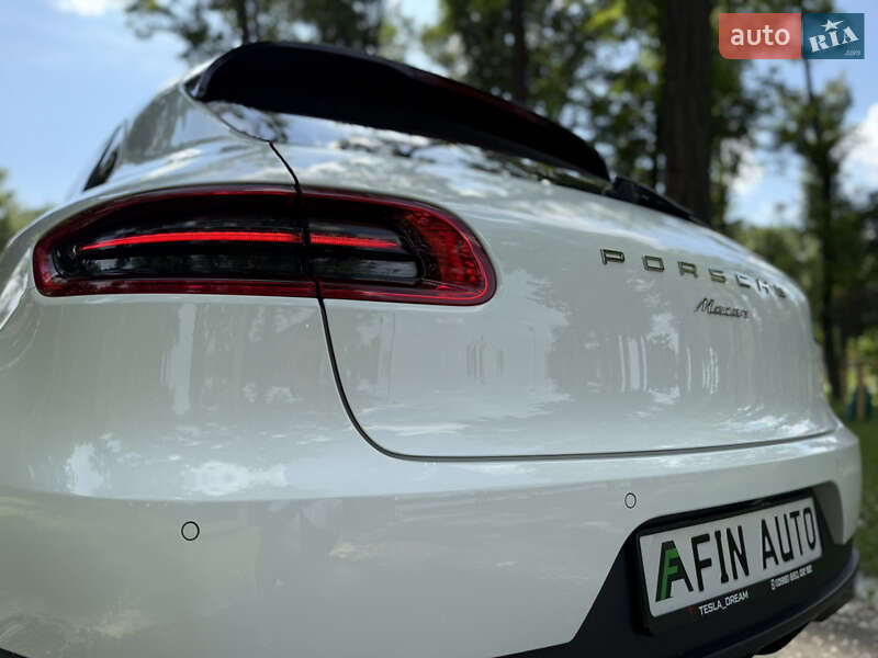 Внедорожник / Кроссовер Porsche Macan 2016 в Киеве