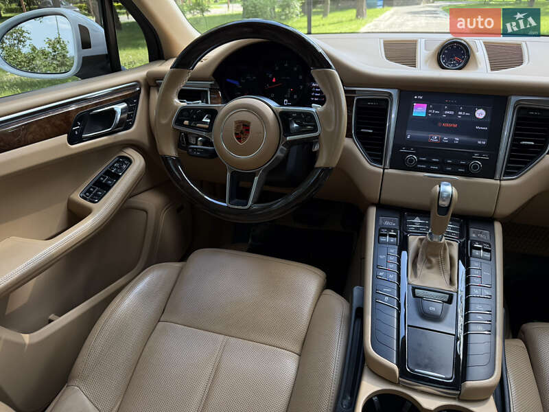 Внедорожник / Кроссовер Porsche Macan 2016 в Киеве