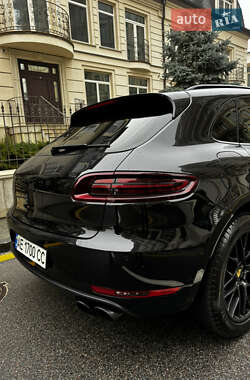 Внедорожник / Кроссовер Porsche Macan 2017 в 