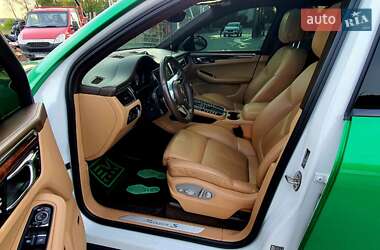 Позашляховик / Кросовер Porsche Macan 2015 в 