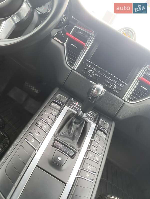 Внедорожник / Кроссовер Porsche Macan 2015 в Киеве