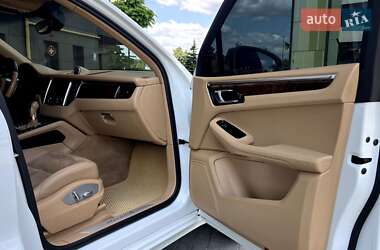 Внедорожник / Кроссовер Porsche Macan 2014 в 