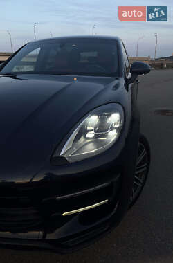 Внедорожник / Кроссовер Porsche Macan 2015 в 