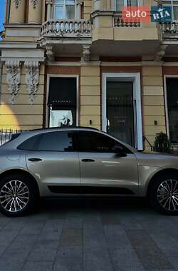 Внедорожник / Кроссовер Porsche Macan 2016 в 