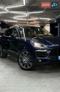 Внедорожник / Кроссовер Porsche Macan 2016 в 