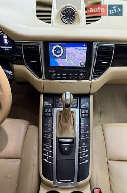 Внедорожник / Кроссовер Porsche Macan 2016 в 