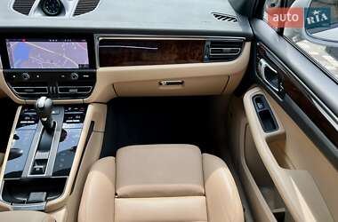 Внедорожник / Кроссовер Porsche Macan 2022 в 