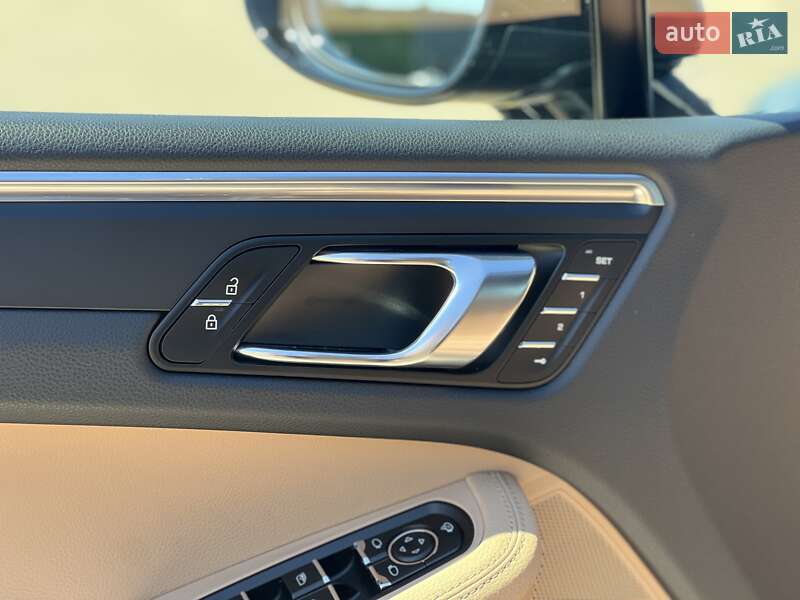 Внедорожник / Кроссовер Porsche Macan 2024 в Киеве