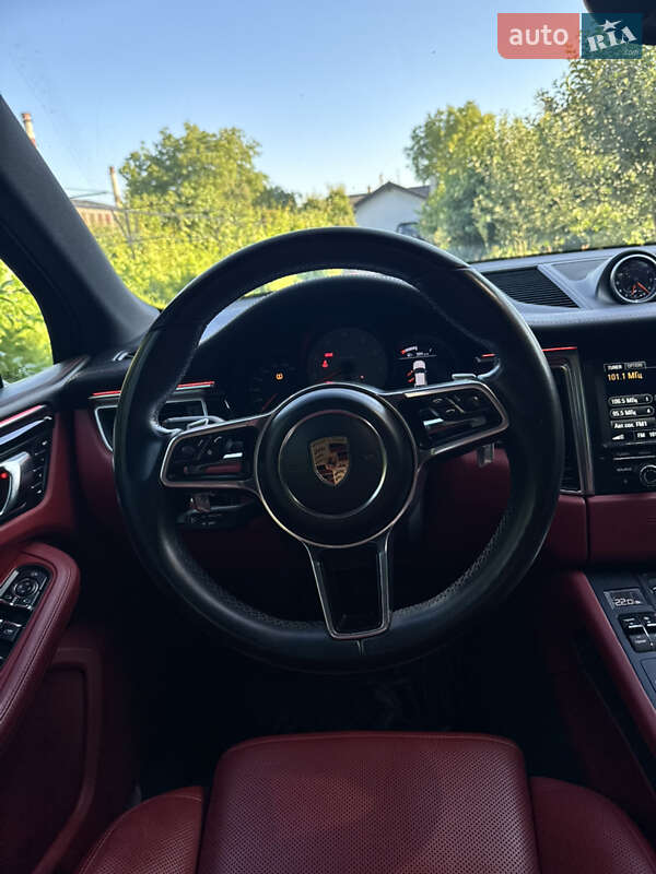 Позашляховик / Кросовер Porsche Macan 2015 в Івано-Франківську