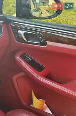 Внедорожник / Кроссовер Porsche Macan 2014 в 