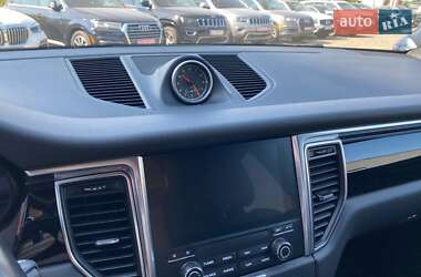 Внедорожник / Кроссовер Porsche Macan 2018 в 