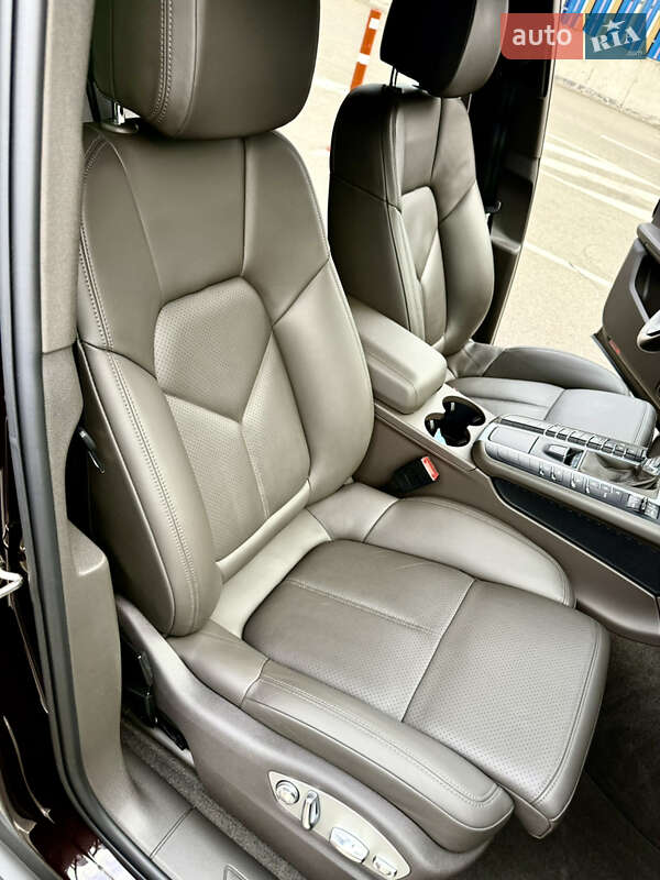 Внедорожник / Кроссовер Porsche Macan 2021 в Киеве