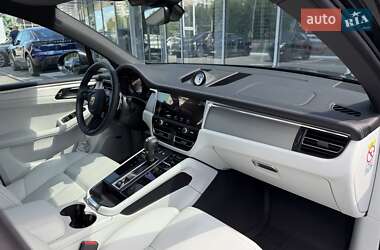 Внедорожник / Кроссовер Porsche Macan 2024 в 
