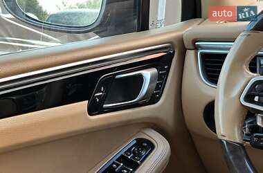 Внедорожник / Кроссовер Porsche Macan 2015 в 