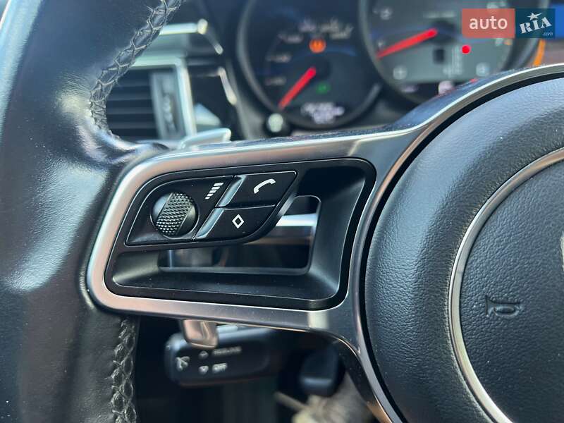 Внедорожник / Кроссовер Porsche Macan 2015 в Киеве