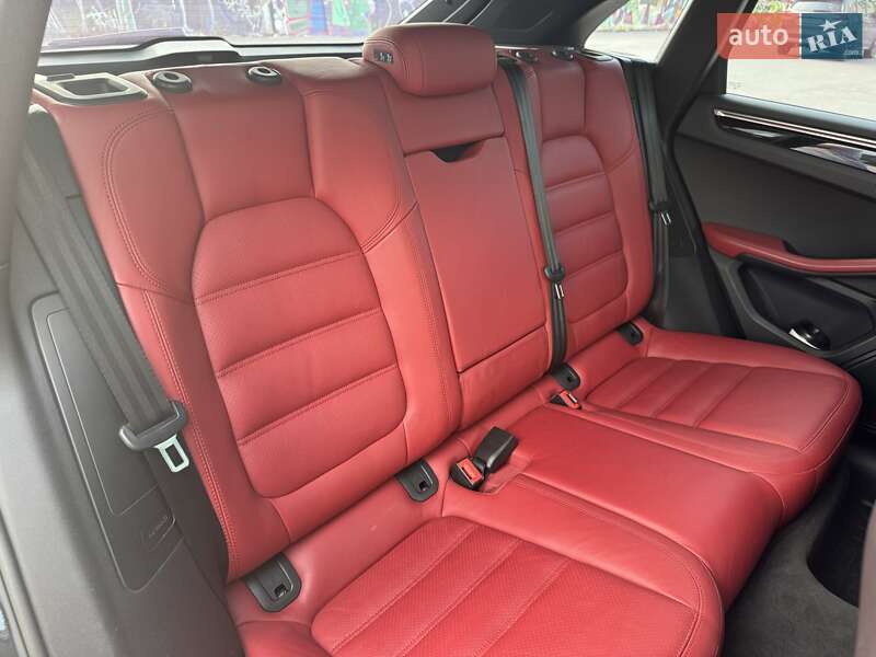 Внедорожник / Кроссовер Porsche Macan 2015 в Киеве