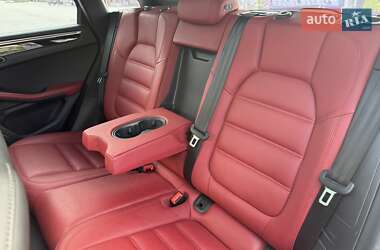 Внедорожник / Кроссовер Porsche Macan 2015 в 