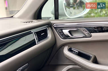Внедорожник / Кроссовер Porsche Macan 2016 в 