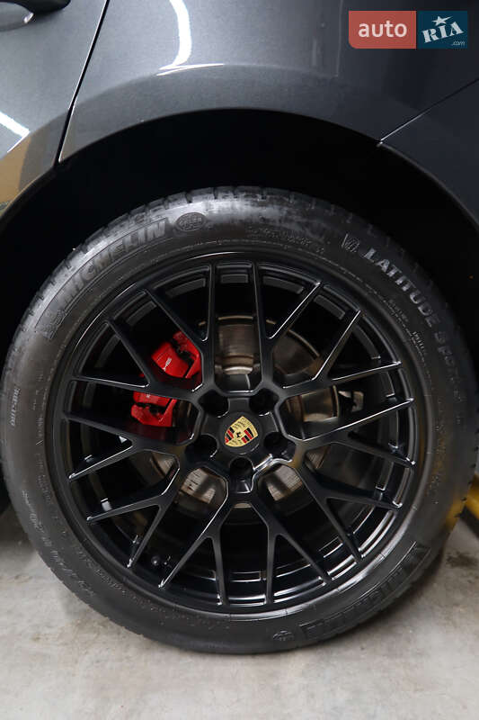 Внедорожник / Кроссовер Porsche Macan 2021 в Киеве