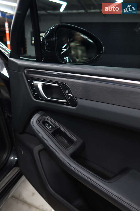 Внедорожник / Кроссовер Porsche Macan 2021 в Киеве