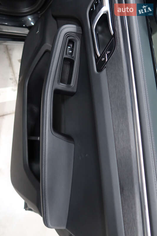 Внедорожник / Кроссовер Porsche Macan 2021 в Киеве