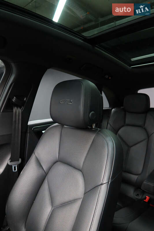 Внедорожник / Кроссовер Porsche Macan 2021 в Киеве