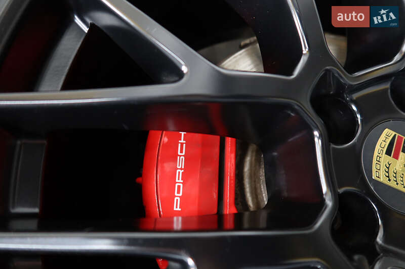 Внедорожник / Кроссовер Porsche Macan 2021 в Киеве